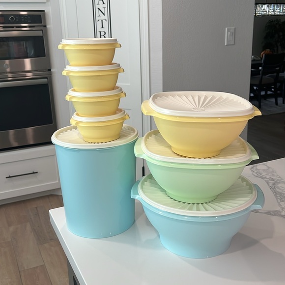 Cute. Tupperware 8pc Set - Picture 4 of 16